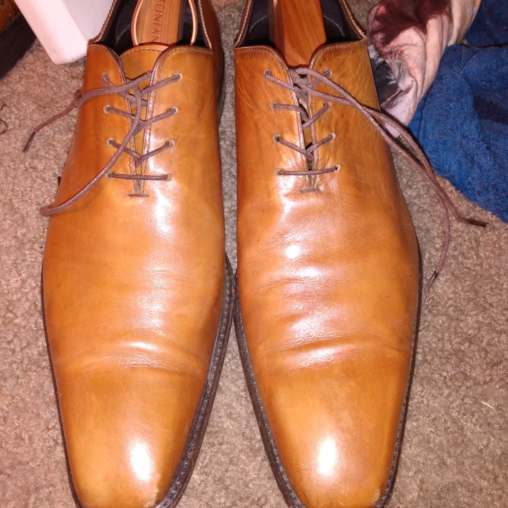 Men's dress shoes